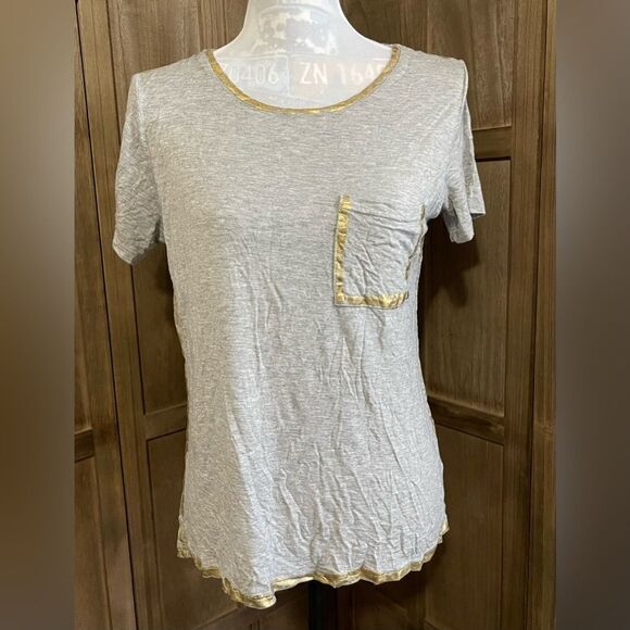 Women’s Gray/Gold Trim Tee. - Picture 1 of 8